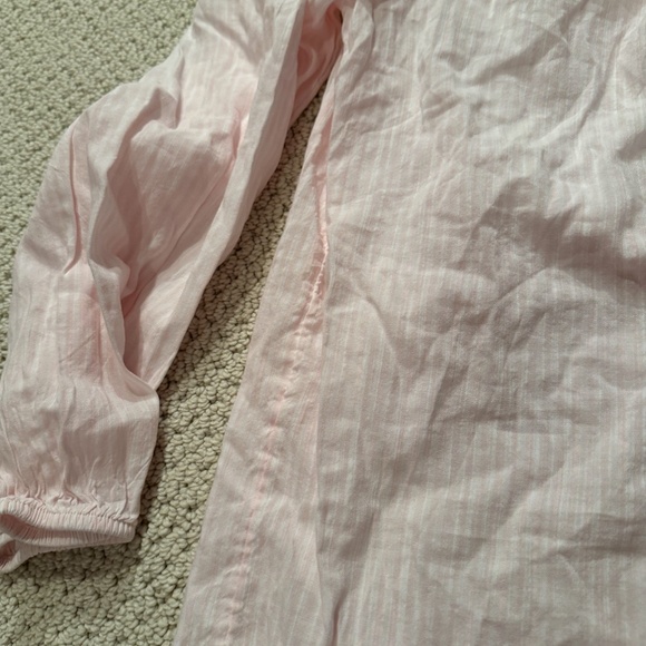Old navy pink seer sucker bubble blouse - Picture 3 of 4